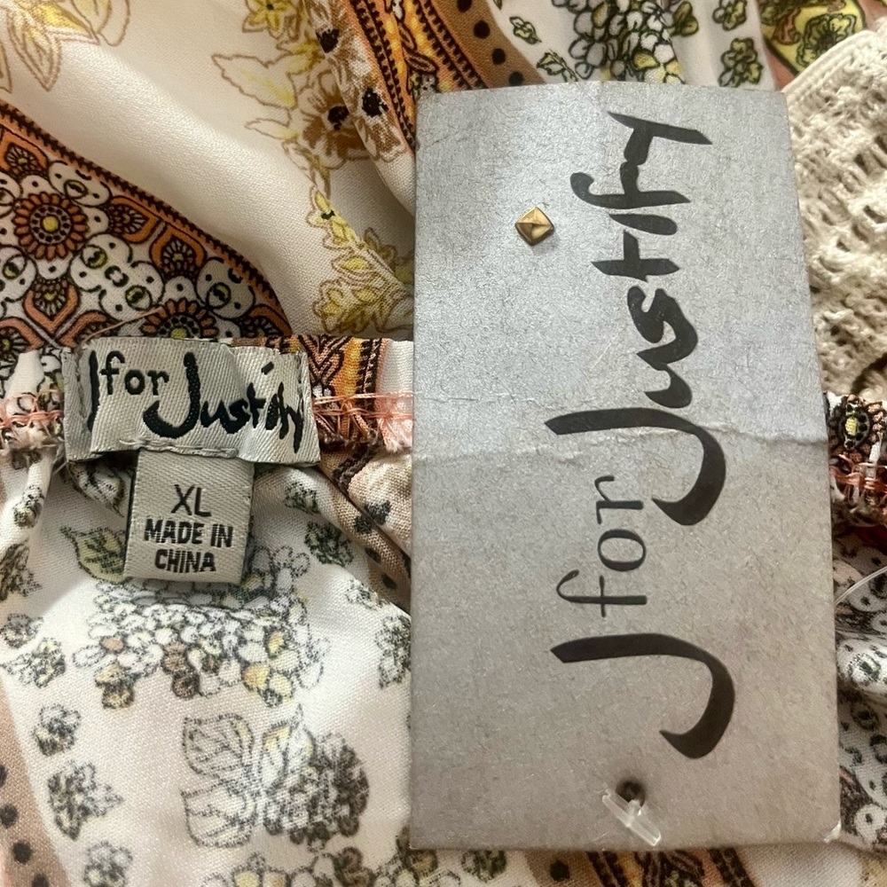 Justify Romper Jumpsuit Size XL Floral & Paisley Print NWT New - Picture 3 of 4
